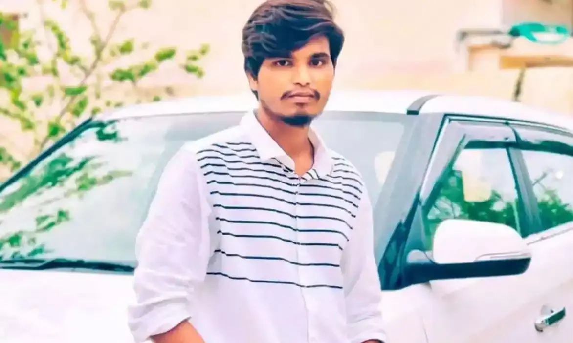 Warangal youth dies chasing train at Secunderabad Station; Honeymoon trip turns tragic