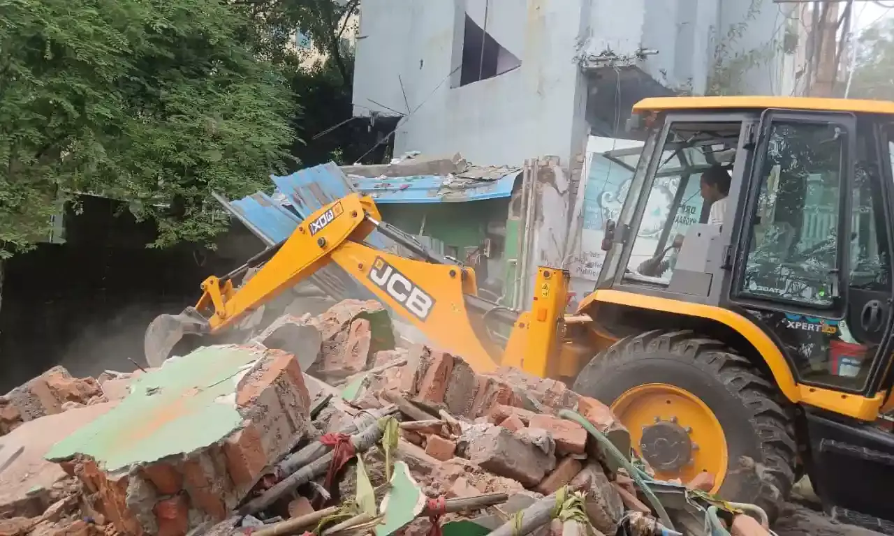 HYDRAA demolishes encroachments in Chintal Basti, expands nala’s capacity for drainage flow