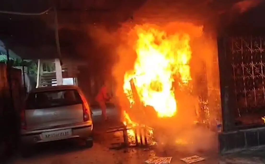 Arson in Eluru is fake propaganda by YSRCP to malign TDP activists: Eluru DSP Sravan Kumar Arson in Eluru is fake propaganda by YSRCP to malign TDP activists: Eluru DSP Sravan Kumar