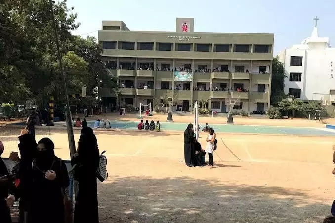 St. Ann’s College in Mehdipatnam revises timings from 11 am to 4 pm, draws ire of students, parents St. Ann’s College in Mehdipatnam revises timings from 11 am to 4 pm, draws ire of students, parents