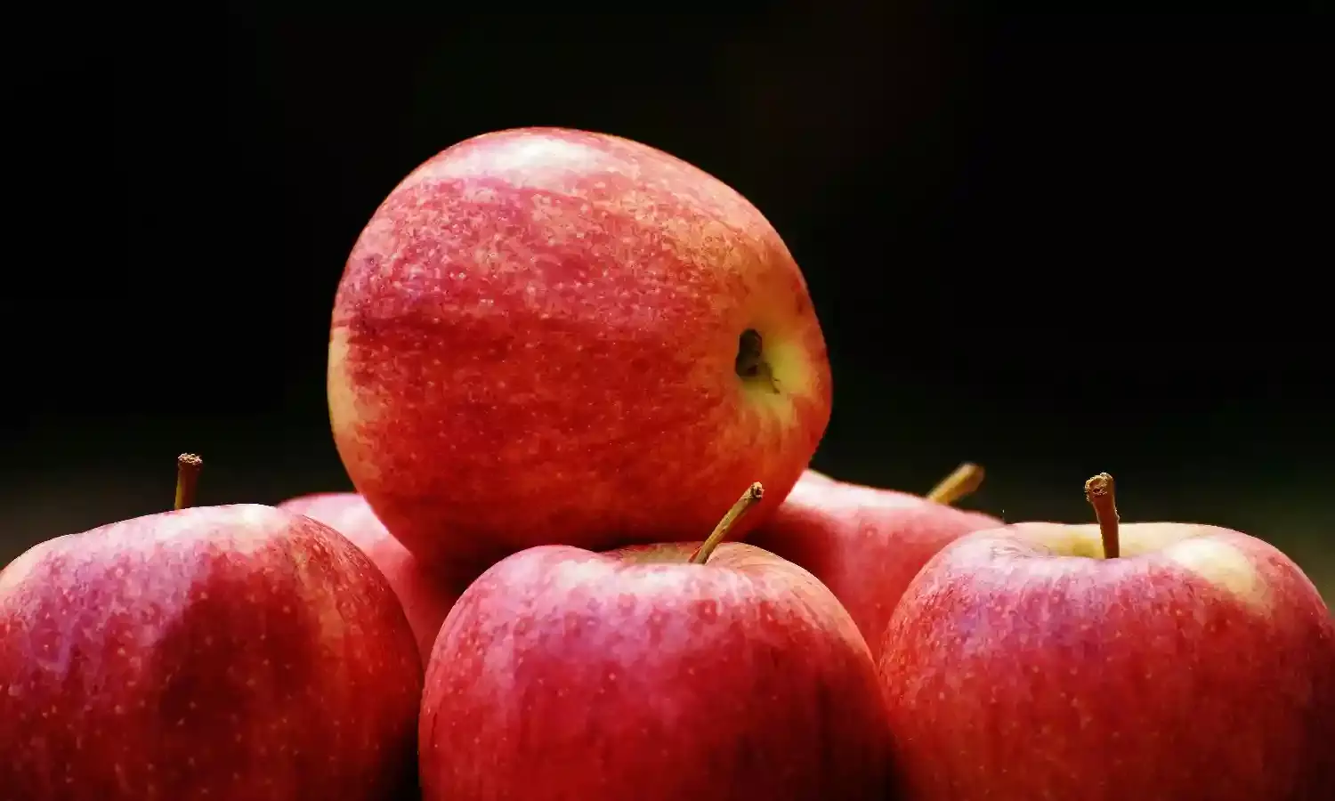 Snacks, brownies, raita, cake…: How to make delicious apple dishes at home this season