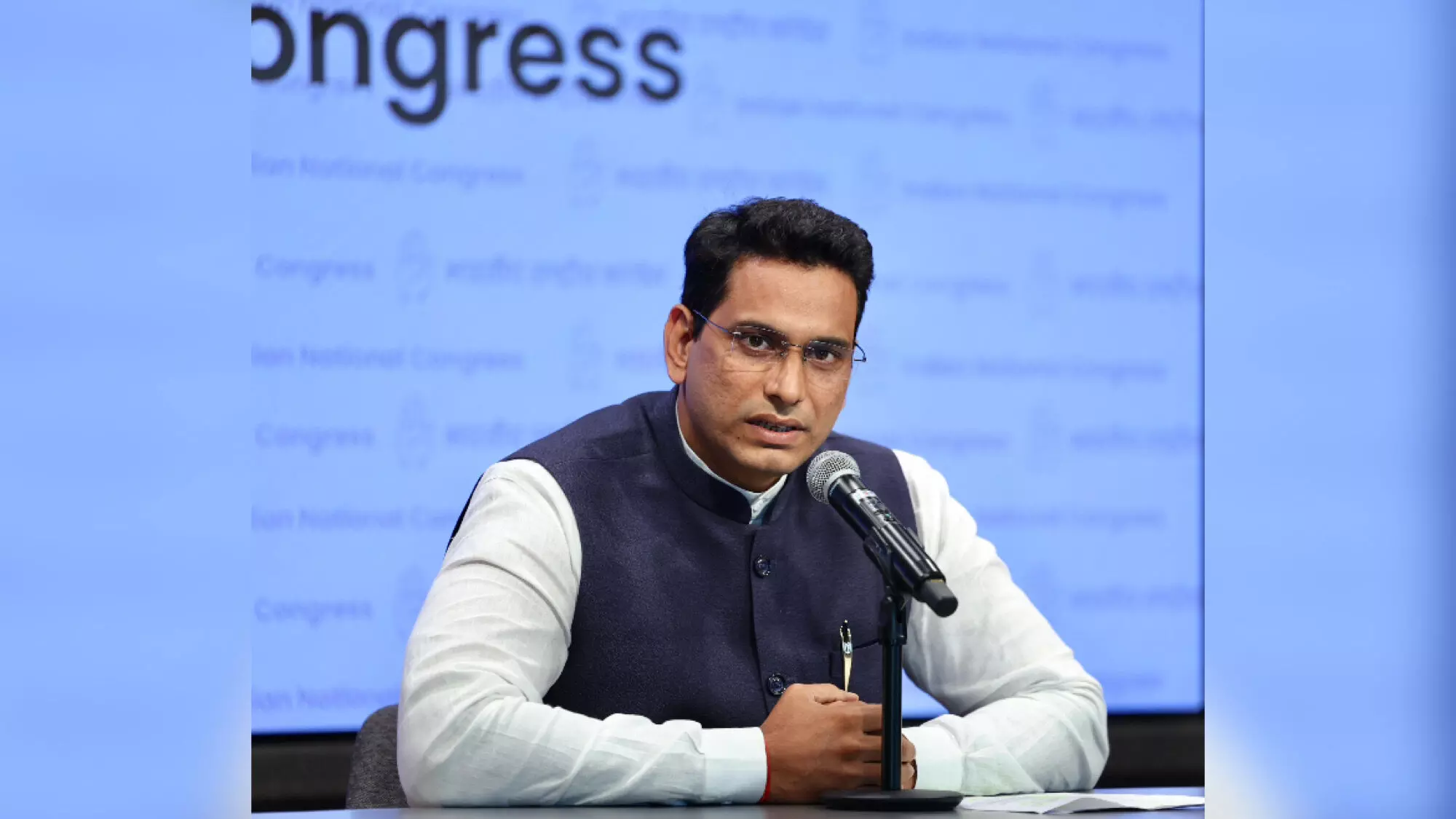 Congress slams Chhattisgarh BJP govt for ‘closing 10,643 schools, cutting 45,000 teacher posts’ Congress slams Chhattisgarh BJP govt for ‘closing 10,643 schools, cutting 45,000 teacher posts’