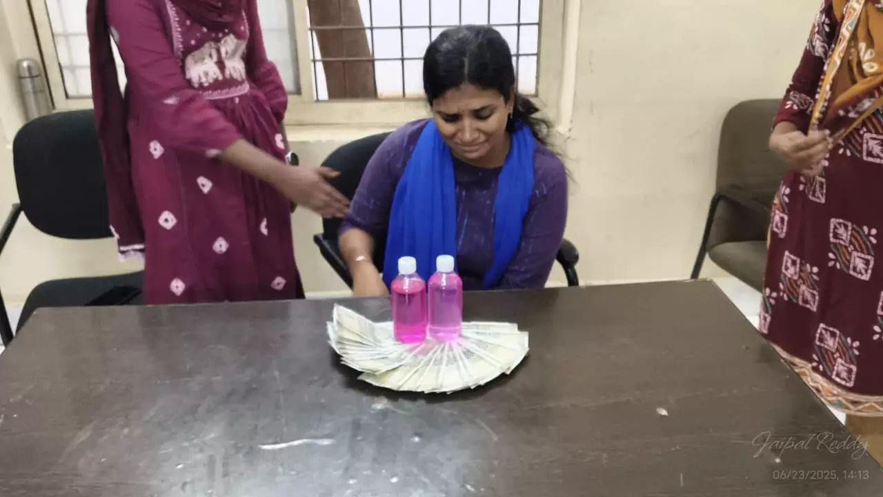 GHMC assistant engineer in Amberpet caught taking Rs 15,000 bribe GHMC assistant engineer in Amberpet caught taking Rs 15,000 bribe