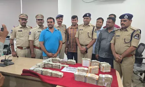 Diversion gang cons realtor in fake gold deal; kingpin held in Afzalgunj, Rs 40 lakh seized