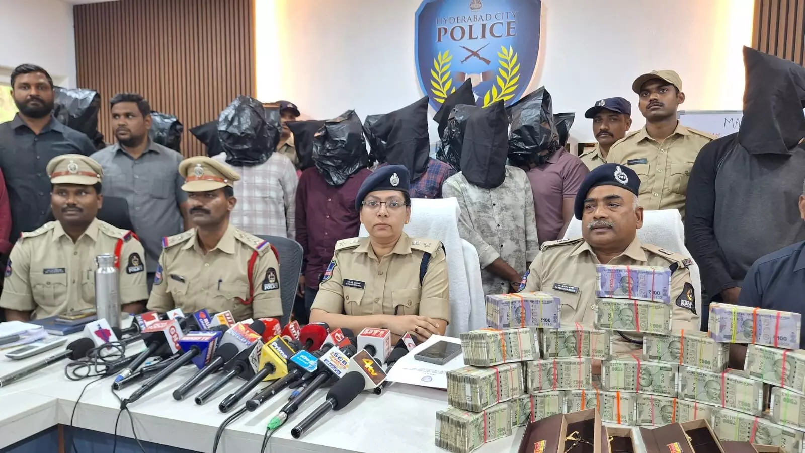 Hyderabad: How Monda Market Police busted gangs involved in fake gold transaction scam Hyderabad: How Monda Market Police busted gangs involved in fake gold transaction scam