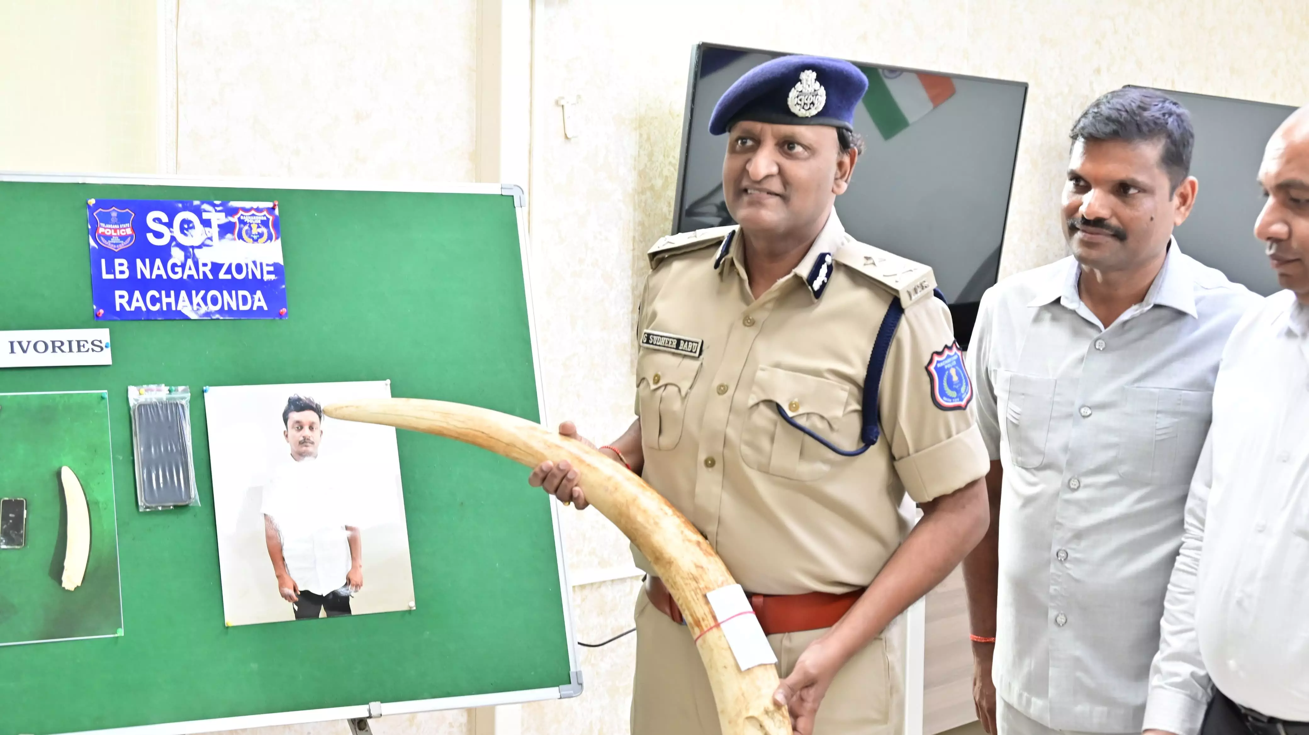 Andhra man held in LB Nagar for smuggling elephant tusks worth Rs 3 Cr Andhra man held in LB Nagar for smuggling elephant tusks worth Rs 3 Cr