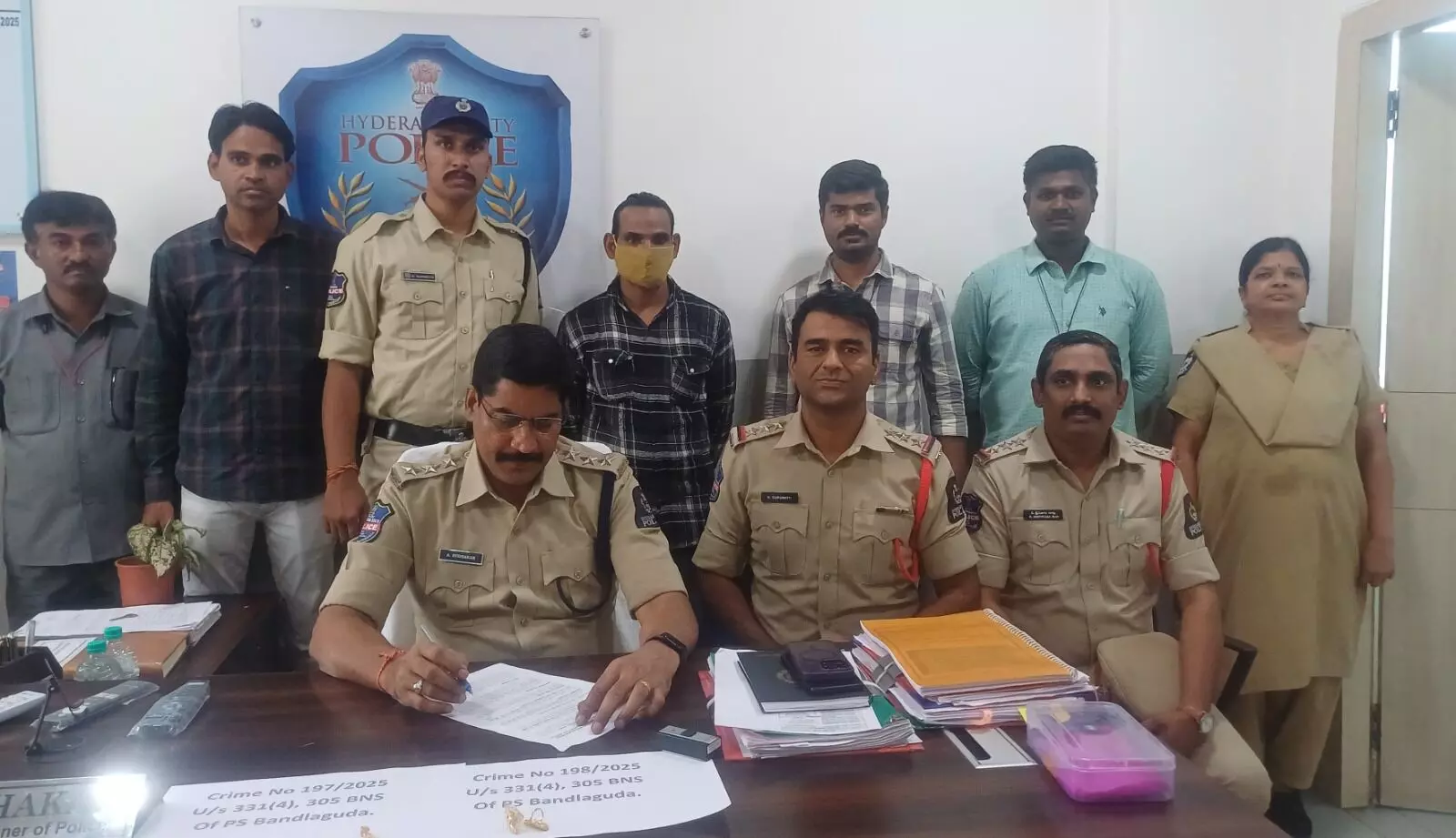 Domalguda police nab two who stole Rs 17 lakh and faked accident to mislead probe Domalguda police nab two who stole Rs 17 lakh and faked accident to mislead probe