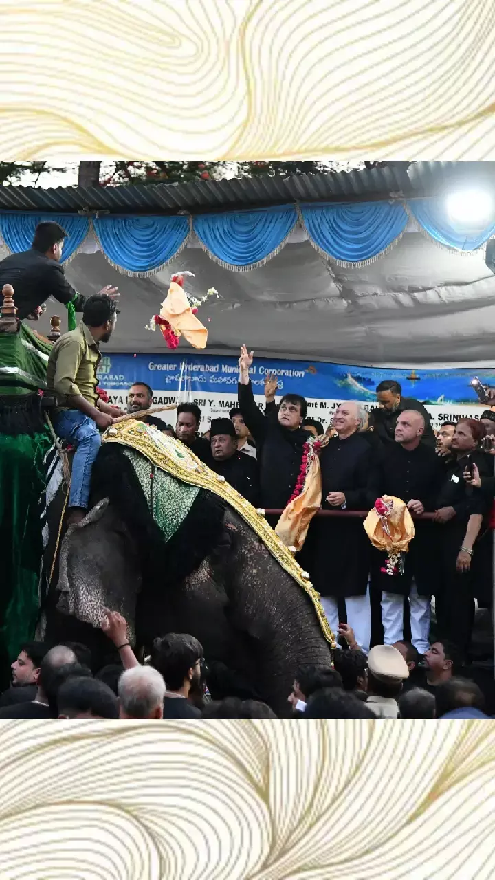 Ninth Nizam Azmet Jah Bahadur Offers Dhatti to Bibi Ka Alam at Azakhana Zohra