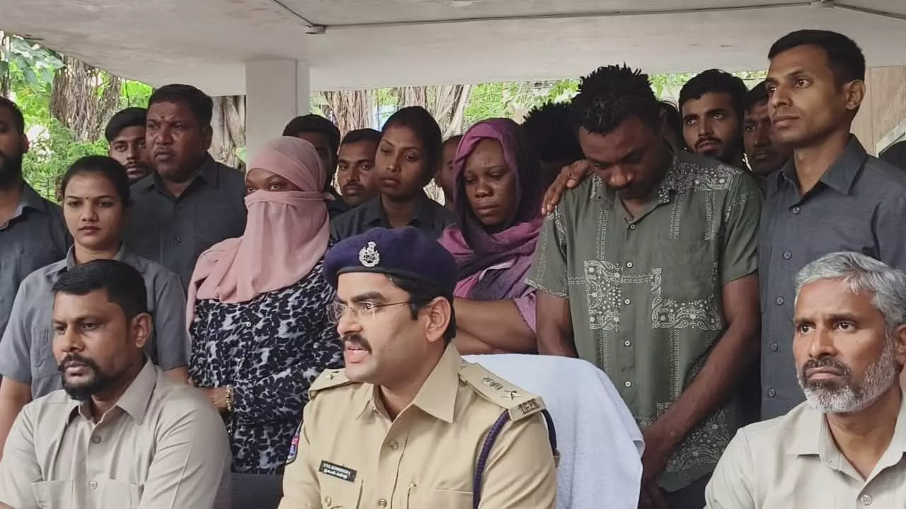 Hyderabad: H-NEW busts foreign drug cartel; 2 Nigerians among 4 held Hyderabad: H-NEW busts foreign drug cartel; 2 Nigerians among 4 held
