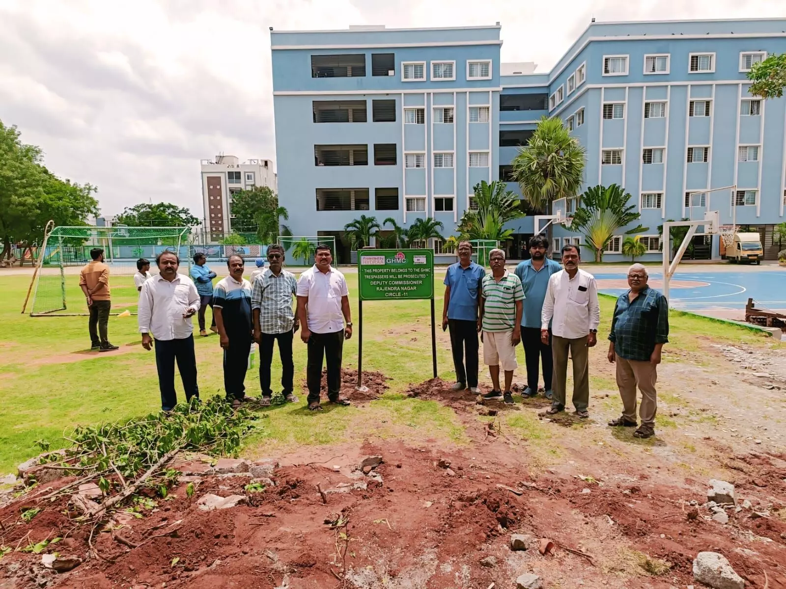 HYDRAA removes encroachments in Hyderguda, restores 1,094 sq yards of public space HYDRAA removes encroachments in Hyderguda, restores 1,094 sq yards of public space