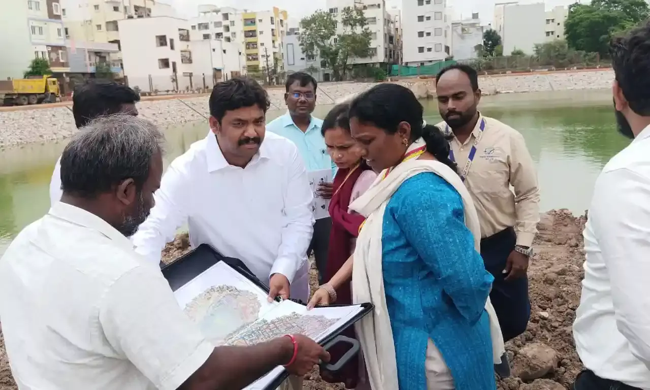 Bengaluru engineers visit Hyderabad to study HYDRAA’s lake restoration works; lauds efforts