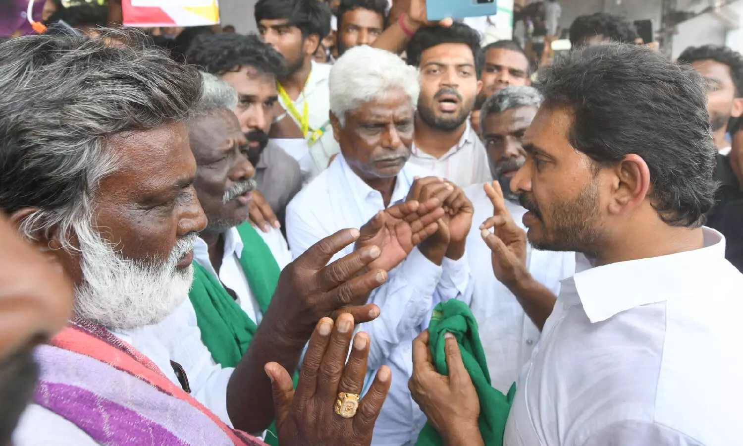Jagan demands AP govt buy mango crop at Rs 12 per kg; excess crowd at rally leads to lathicharge Jagan demands AP govt buy mango crop at Rs 12 per kg; excess crowd at rally leads to lathicharge