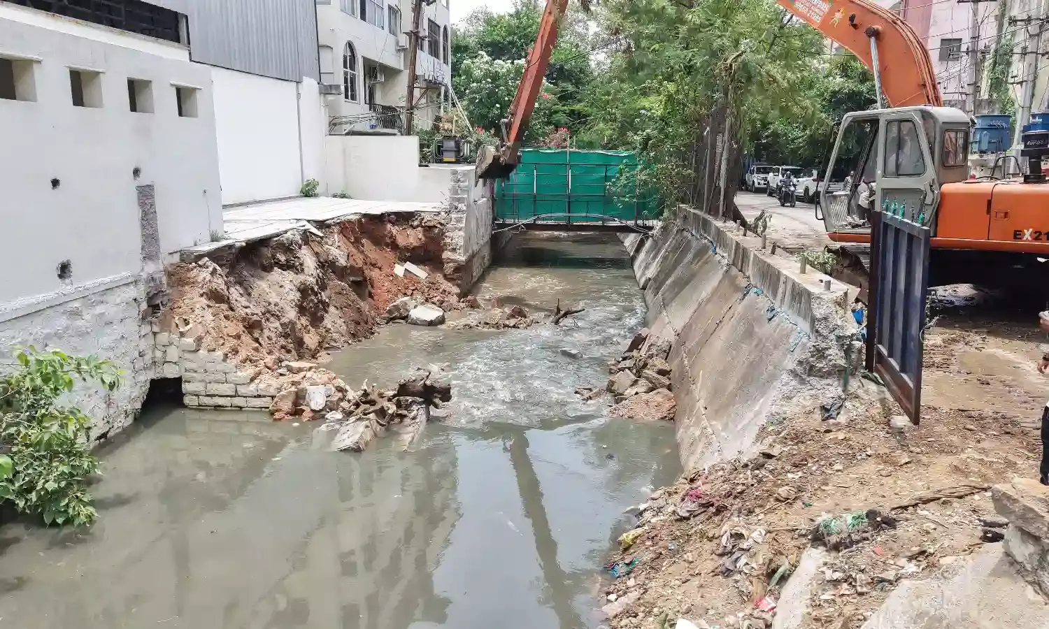 HYDRAA widens Bulkapur and IDL drains in Kukatpally, Khairatabad; illegal structures removed