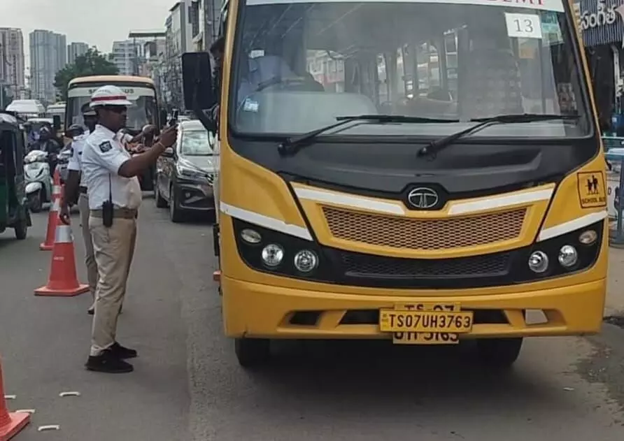 Hyderabad: Schoolchildren’s lives at risk; drunk drivers ferry students to schools Hyderabad: Schoolchildren’s lives at risk; drunk drivers ferry students to schools
