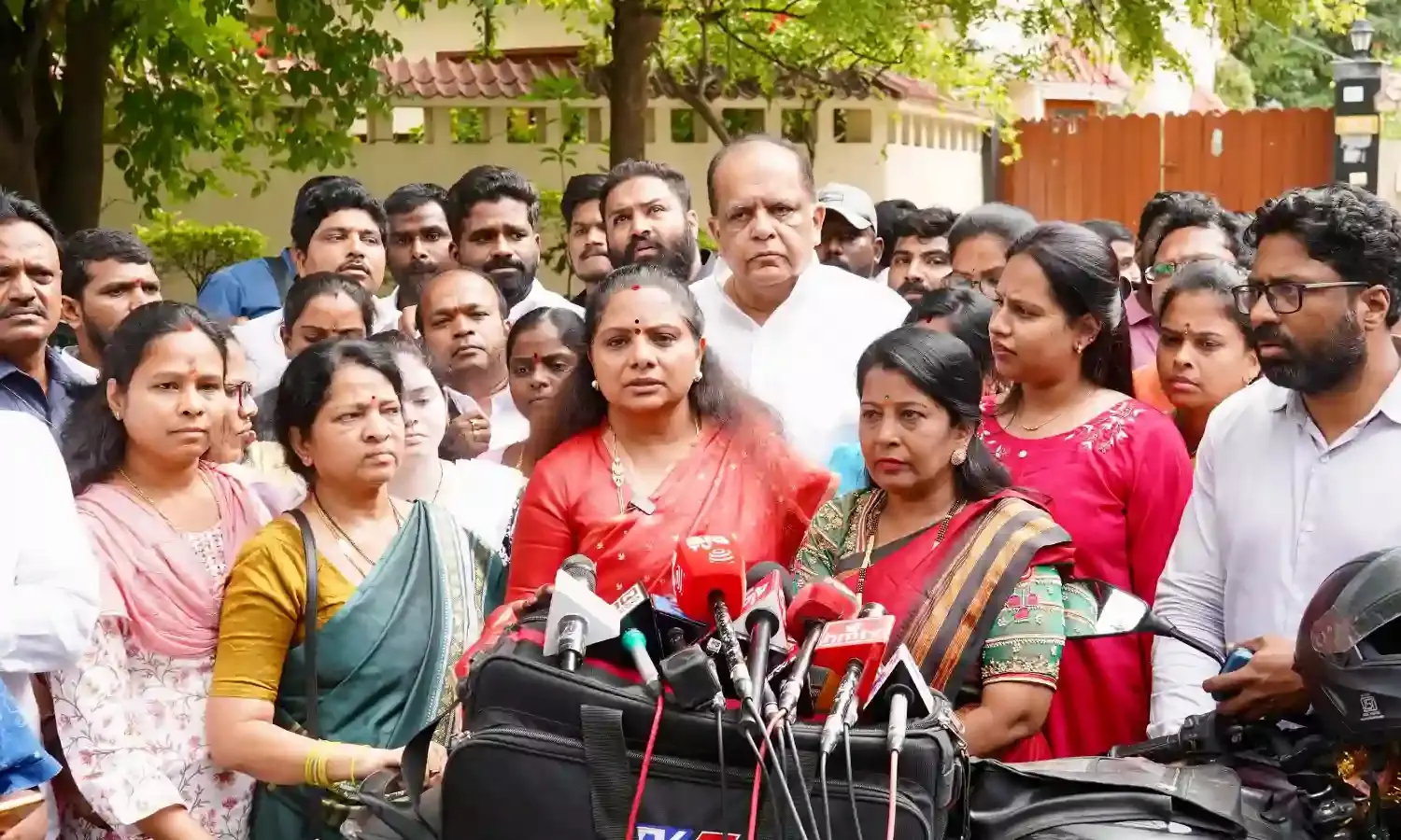 Kavitha demands MLC Mallanna’s arrest, suspension over derogatory remarks