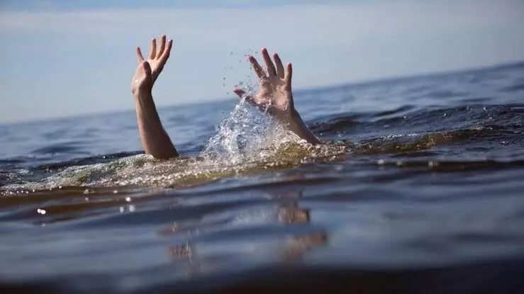 Three students from Karnataka drown in Tungabhadra; victims were on Mantralayam pilgrimage Three students from Karnataka drown in Tungabhadra; victims were on Mantralayam pilgrimage