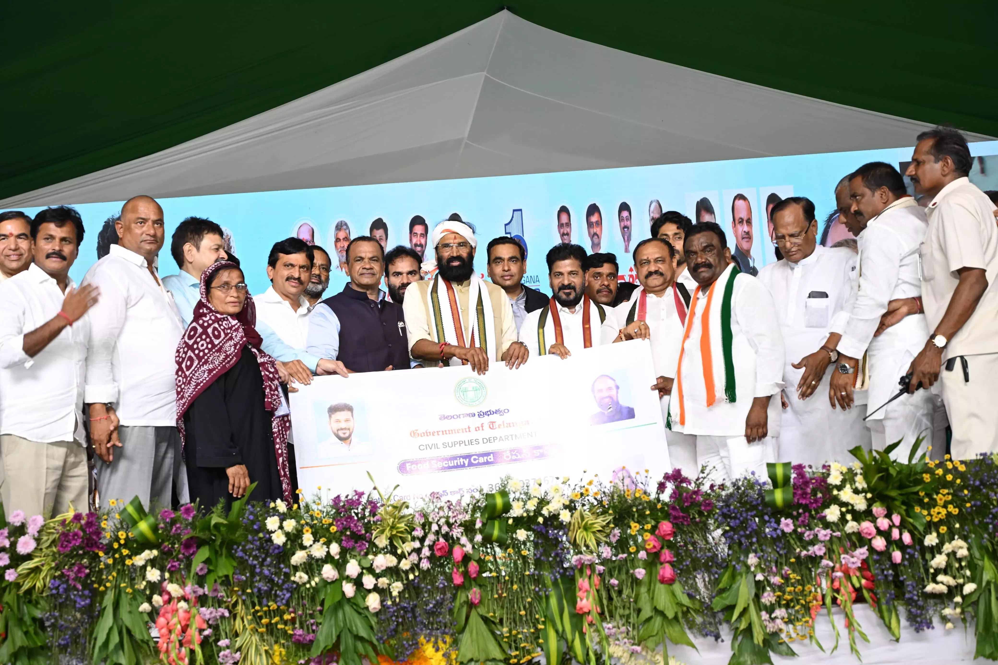 Uttam: Telangana creates history by distributing over 5.61 lakh new ration cards in single phase Uttam: Telangana creates history by distributing over 5.61 lakh new ration cards in single phase