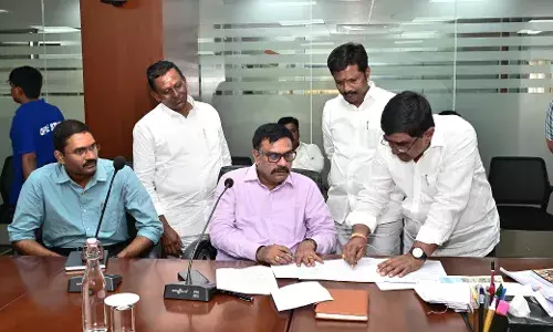 Kondapur residents report blocked roads to HYDRAA, demand action