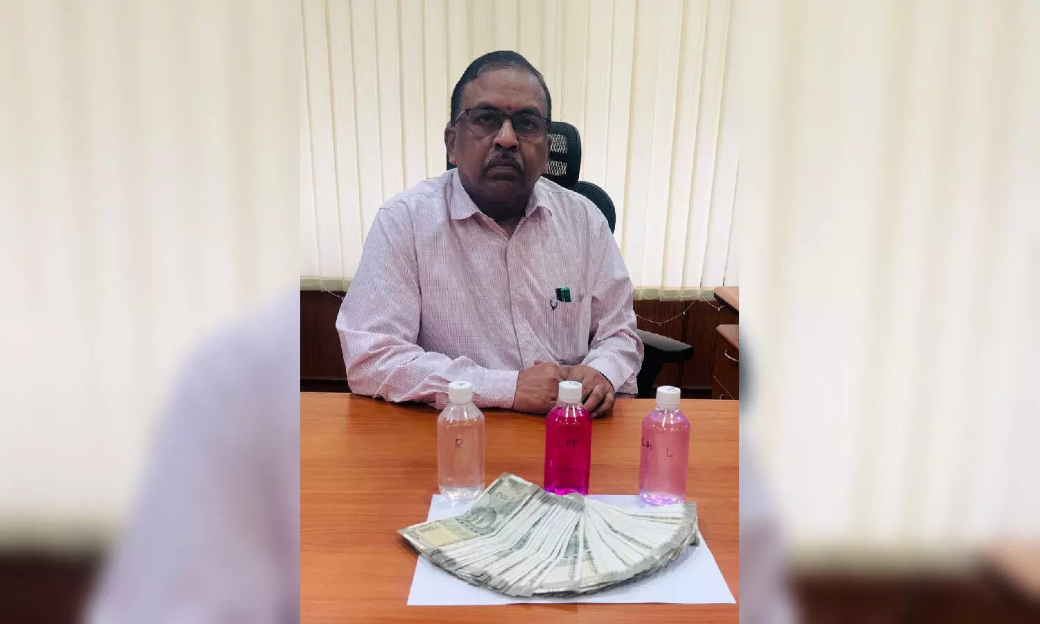 ACB arrests Panchayat Raj senior engineer for taking Rs 50,000 bribe ACB arrests Panchayat Raj senior engineer for taking Rs 50,000 bribe