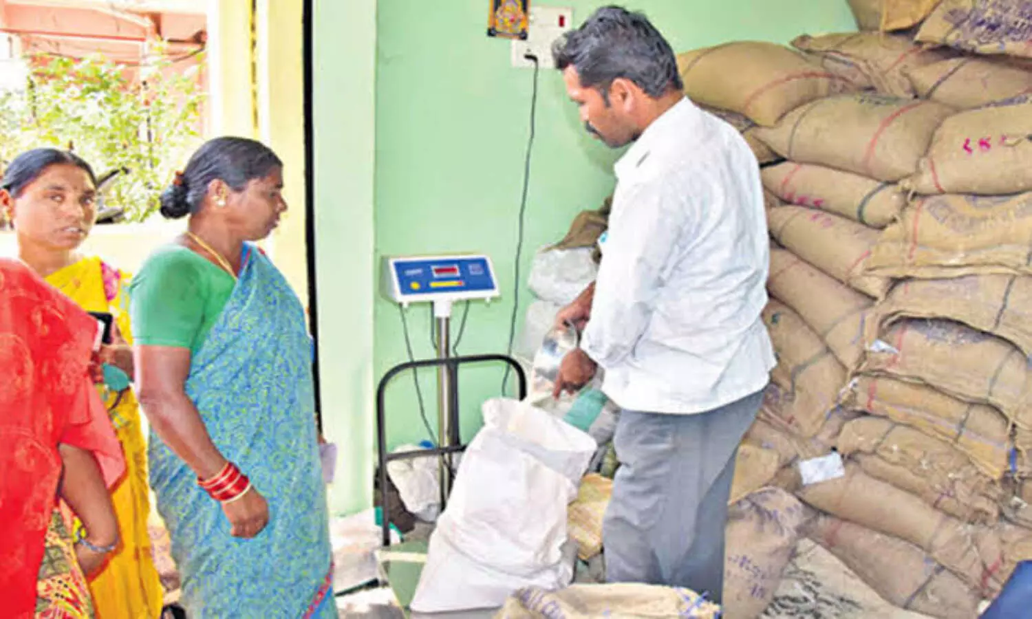Telangana: 28 lakh new ration card applications filed this year; over 3.6 lakh cards approved so far Telangana: 28 lakh new ration card applications filed this year; over 3.6 lakh cards approved so far