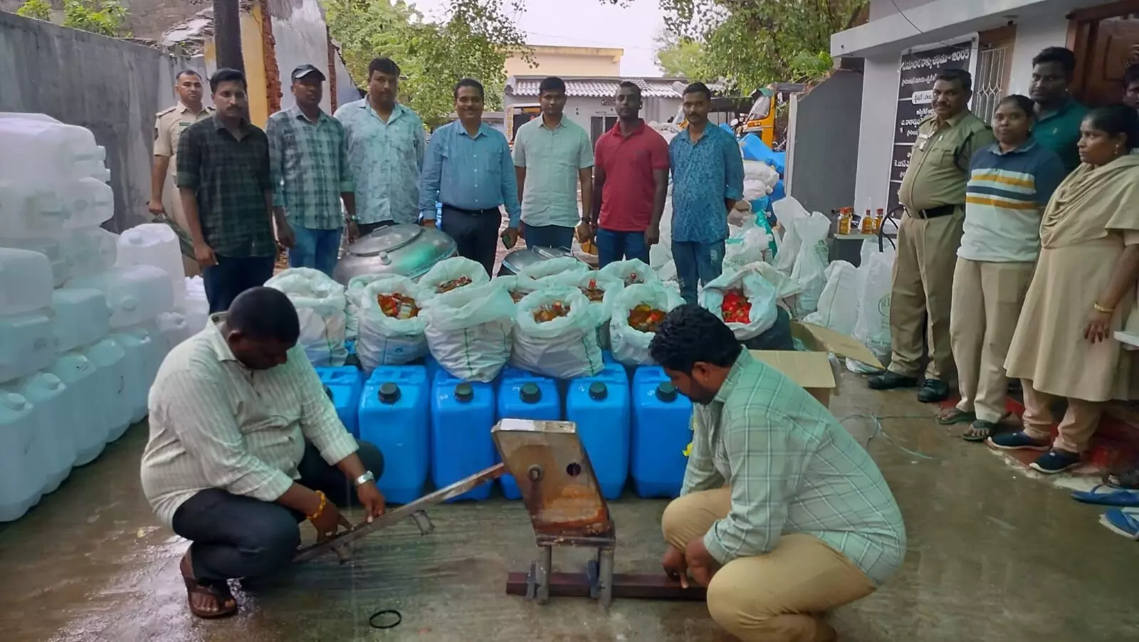 AP-Telangana spurious liquor racket busted: 6 held; Huzurnagar rice mill used for crime AP-Telangana spurious liquor racket busted: 6 held; Huzurnagar rice mill used for crime