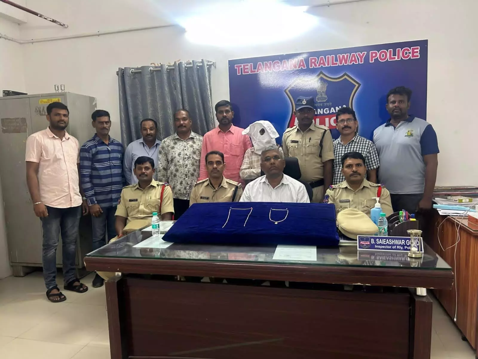 Pune-based chain snatcher targeting women passengers in train arrested at Secunderabad station Pune-based chain snatcher targeting women passengers in train arrested at Secunderabad station