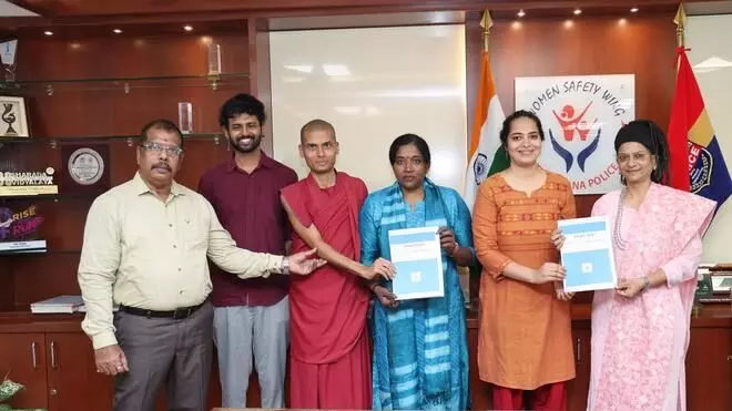 Promote dignity, improve safety: Telangana Police’s WSW inks MoU with Yugantar to help LGBTQIA+ community Promote dignity, improve safety: Telangana Police’s WSW inks MoU with Yugantar to help LGBTQIA+ community
