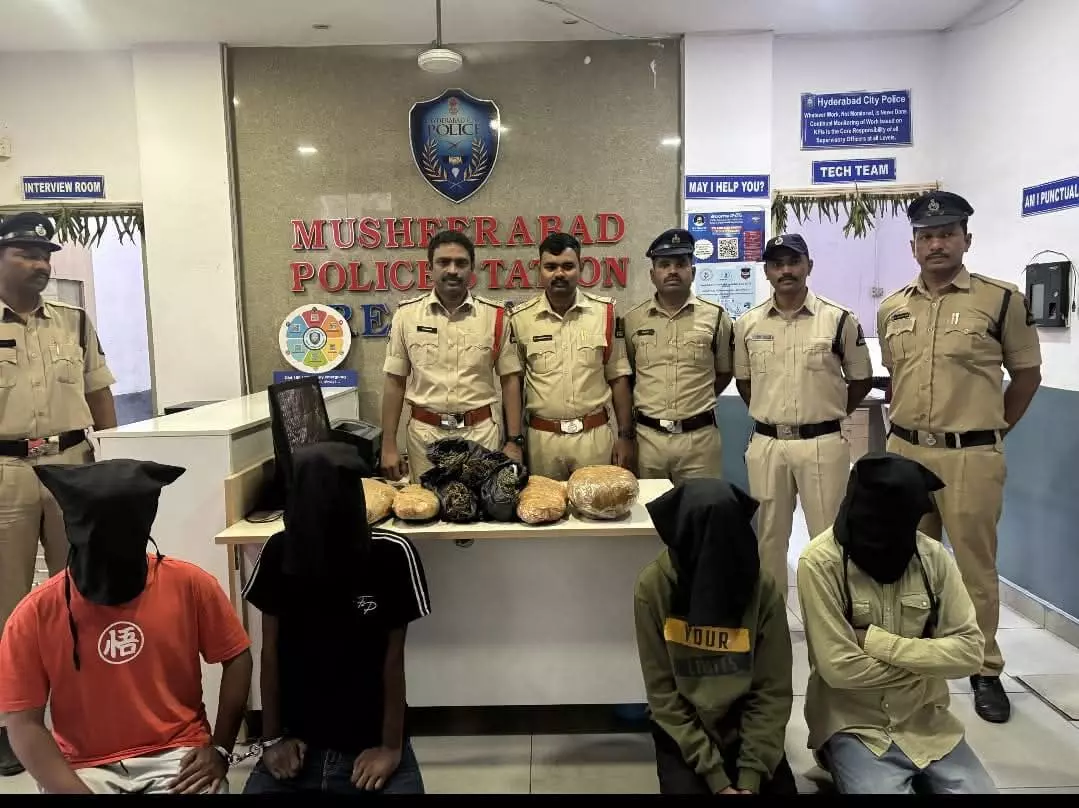Hyderabad: Ganja smuggling gang busted in Musheerabad; 4 held, 4.5 kg drugs, three cell phones seized Hyderabad: Ganja smuggling gang busted in Musheerabad; 4 held, 4.5 kg drugs, three cell phones seized