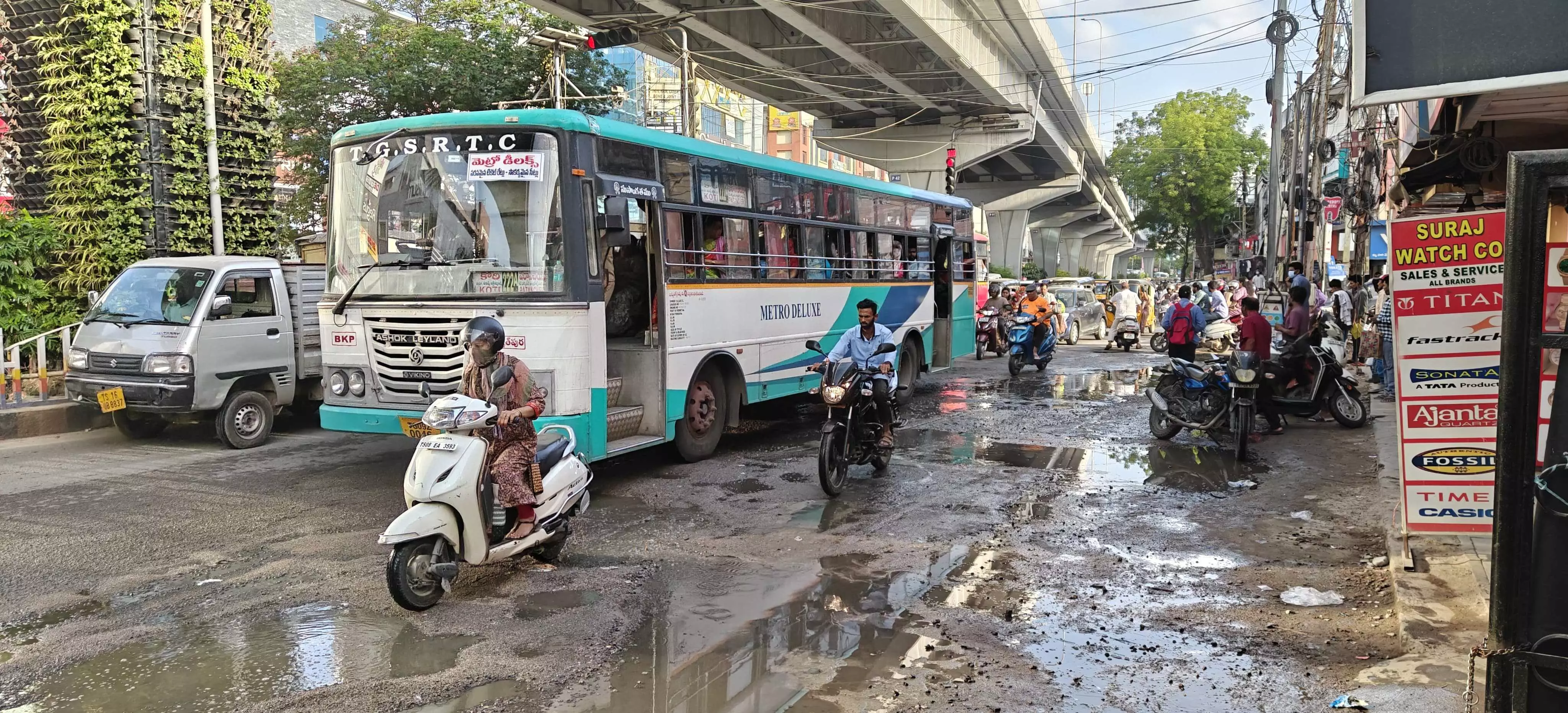 Ground Report: Pothole-filled Kondapur road turns dangerous for commuters amid monsoon showers Ground Report: Pothole-filled Kondapur road turns dangerous for commuters amid monsoon showers