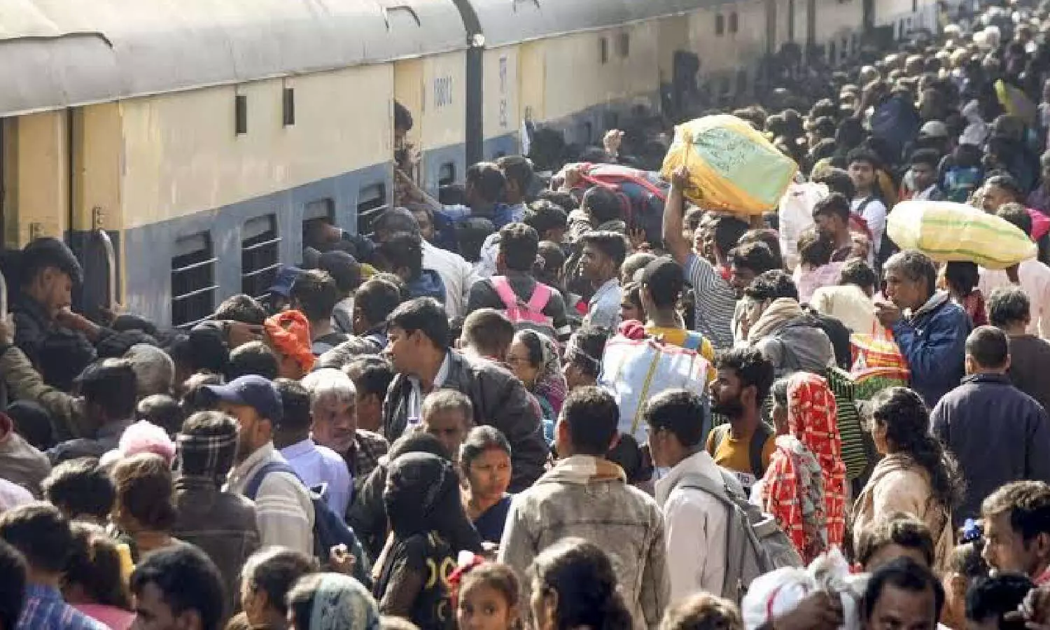 Safe trains: Indian Railways launches crowd management plan across 73 major stations Safe trains: Indian Railways launches crowd management plan across 73 major stations