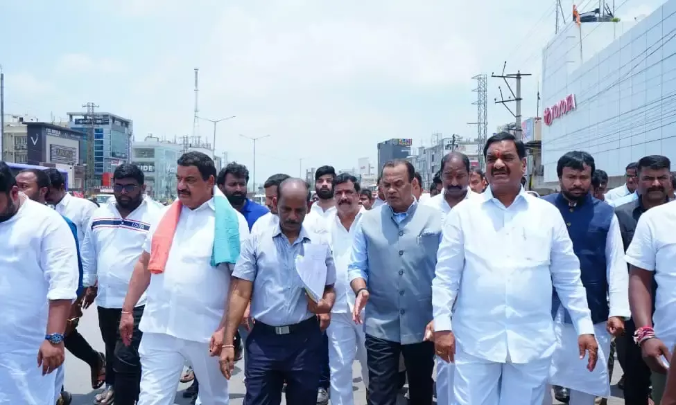 Komatireddy vows fast-track of LB Nagar–Amberpet Corridor, eyes 2-hour drive to Vijayawada