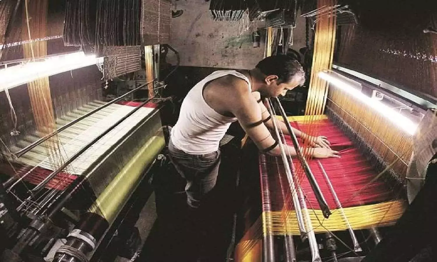 CM Naidu vows to double handloom weavers’ income, announces free power CM Naidu vows to double handloom weavers’ income, announces free power