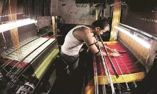 CM Naidu vows to double handloom weaversā income, announces free power