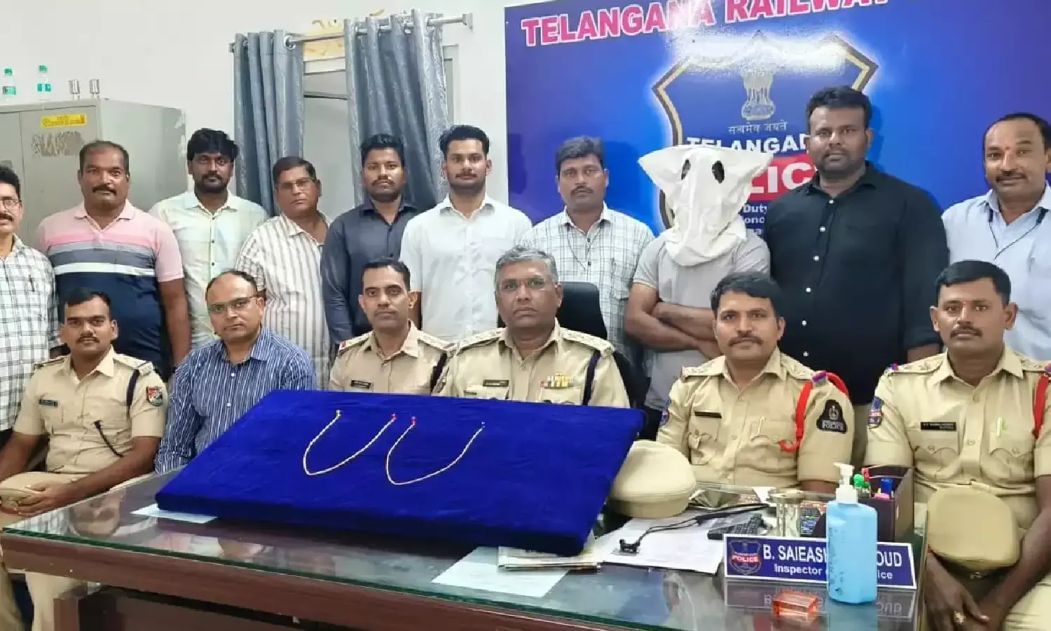 Online betting addict from AP nabbed for train chain snatchings; Rs 7.7 lakh worth gold recovered