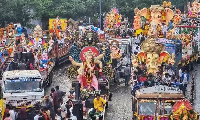 Hyderabad: GHMC to increase cranes, introduce robust traffic management for smooth Ganesh idol immersion