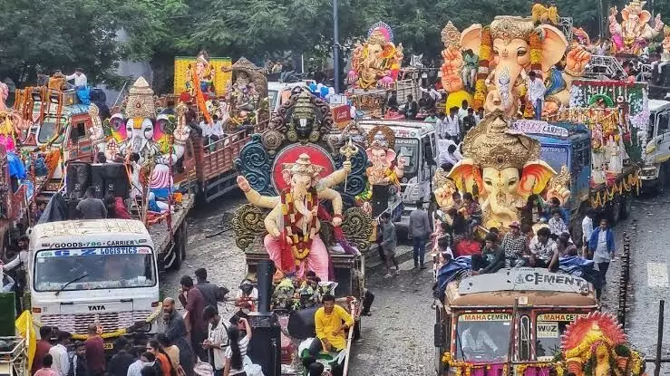 Hyderabad: GHMC to increase cranes, introduce robust traffic management for smooth Ganesh idol immersion Hyderabad: GHMC to increase cranes, introduce robust traffic management for smooth Ganesh idol immersion