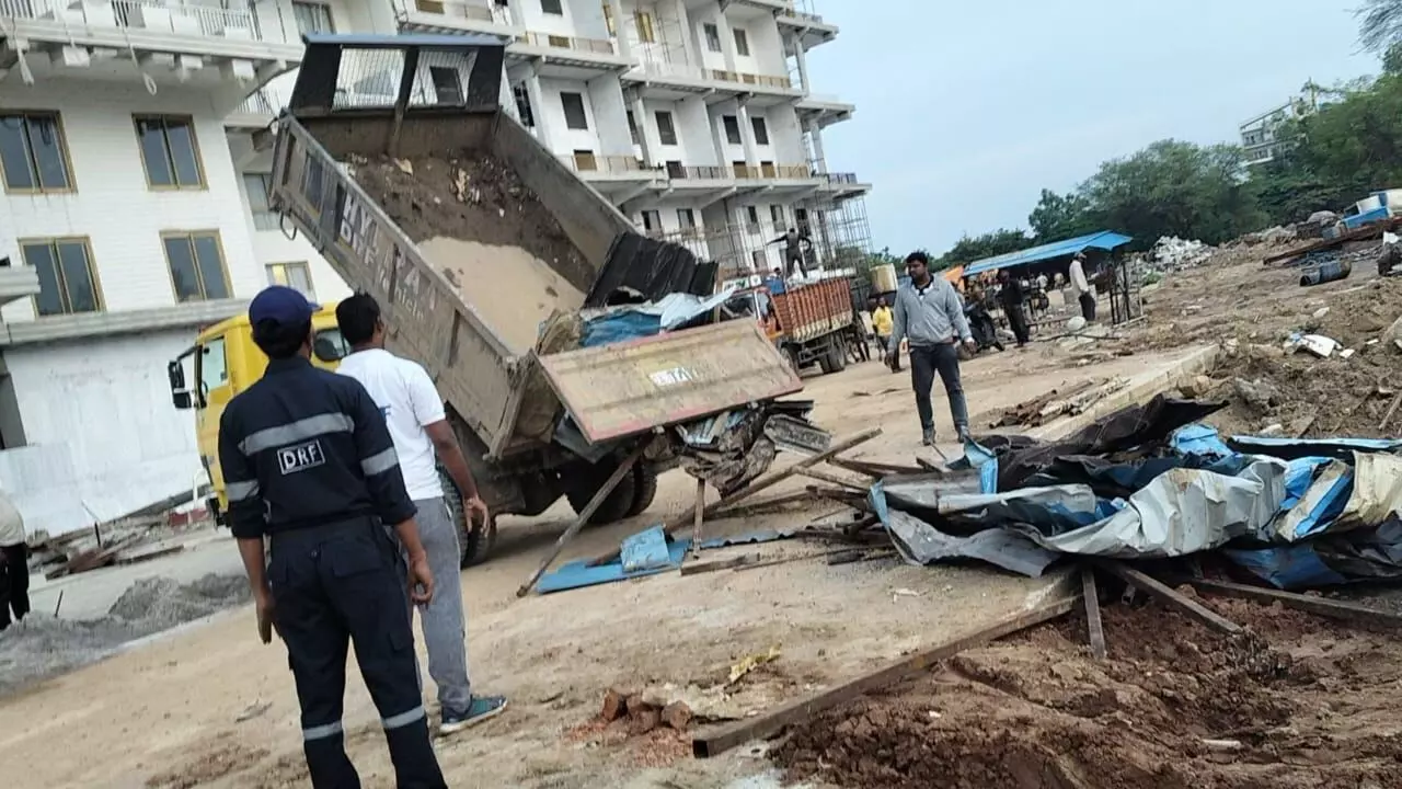 Hyderabad: HYDRAA removes Pooja Crafted Homes’ illegal constructions at Neknampur Chinna Cheruvu; clears 2.5 acres of land Hyderabad: HYDRAA removes Pooja Crafted Homes’ illegal constructions at Neknampur Chinna Cheruvu; clears 2.5 acres of land