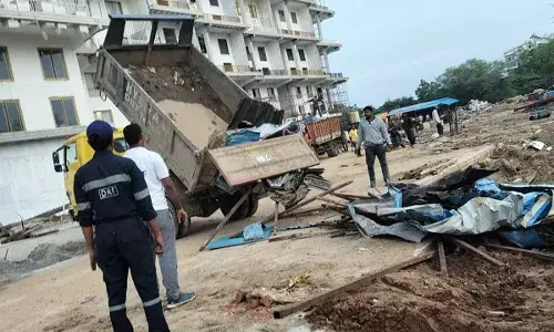 Hyderabad: HYDRAA removes Pooja Crafted Homesā illegal constructions at Neknampur Chinna Cheruvu; clears 2.5 acres of land