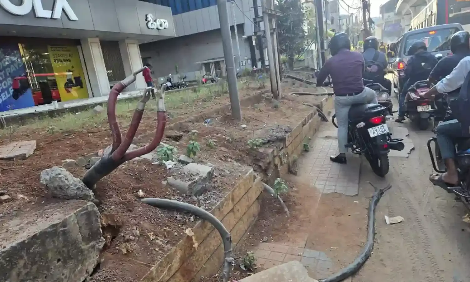 Shobha Yatra mishap: Sridhar Babu orders safety audit of low-hanging, damaged power cables in GHMC