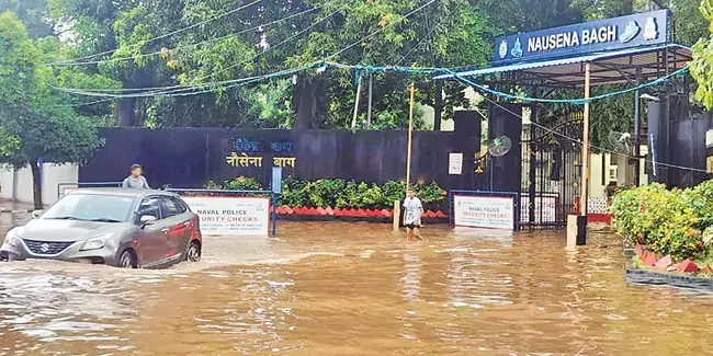 Red alert: IMD forecasts heavy rainfall in Andhra’s 10 coastal districts on August 18 Red alert: IMD forecasts heavy rainfall in Andhra’s 10 coastal districts on August 18