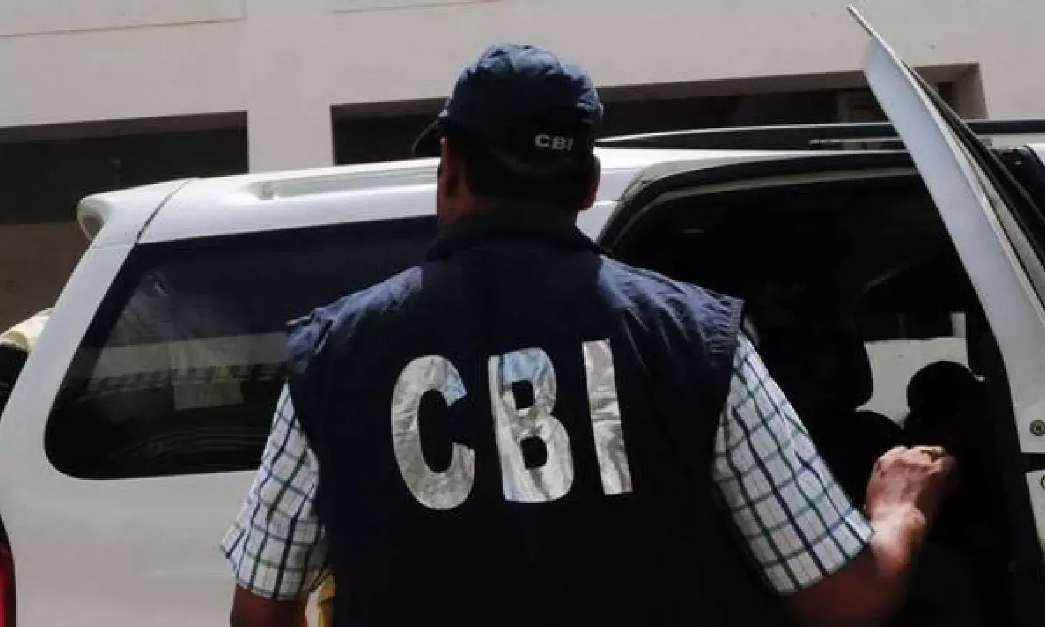 CBI nabs NHAI Warangal project director for taking Rs 60,000 bribe from highway eatery owner