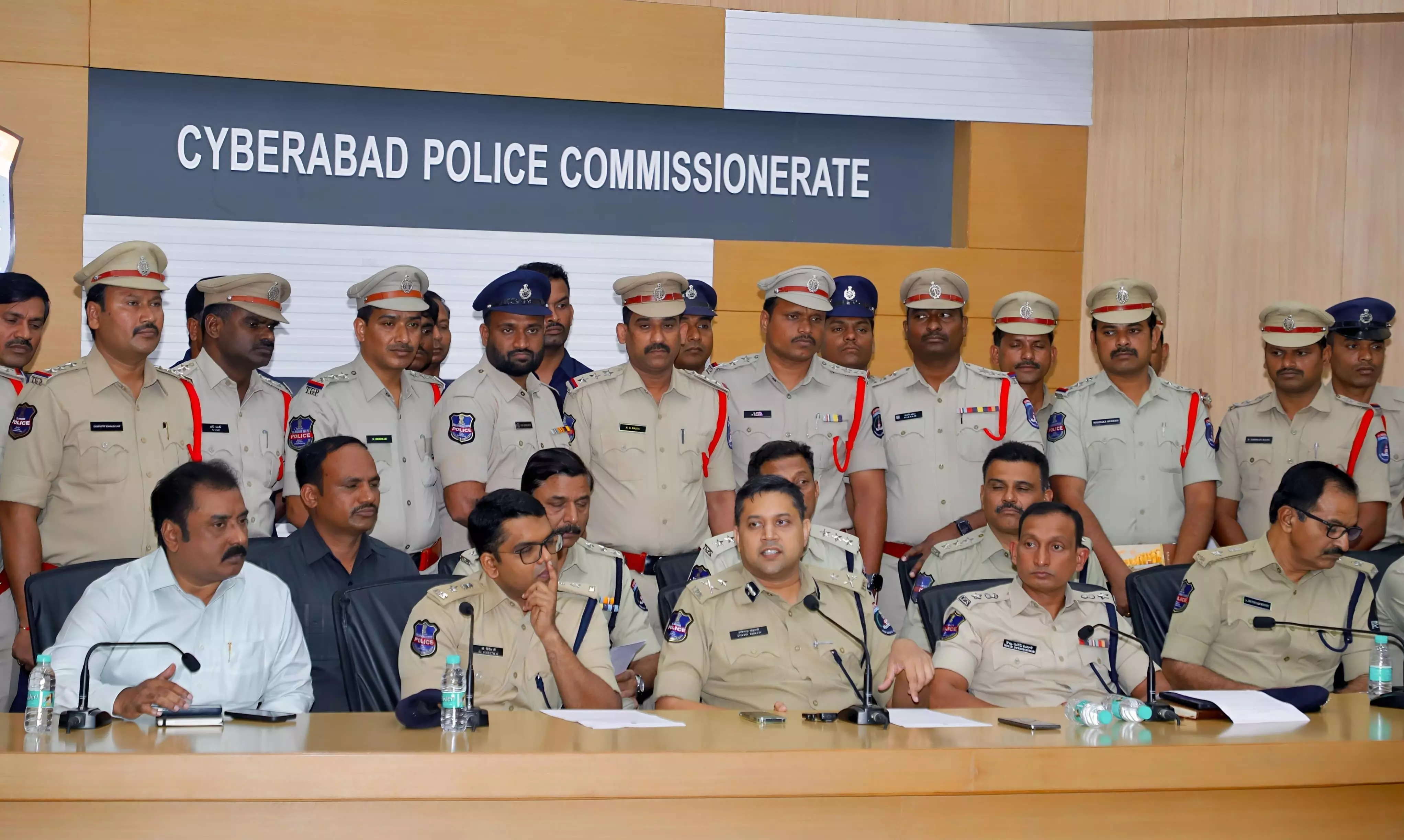 Khazana Jewellers heist: Cyberabad police arrest two more, total six held Khazana Jewellers heist: Cyberabad police arrest two more, total six held