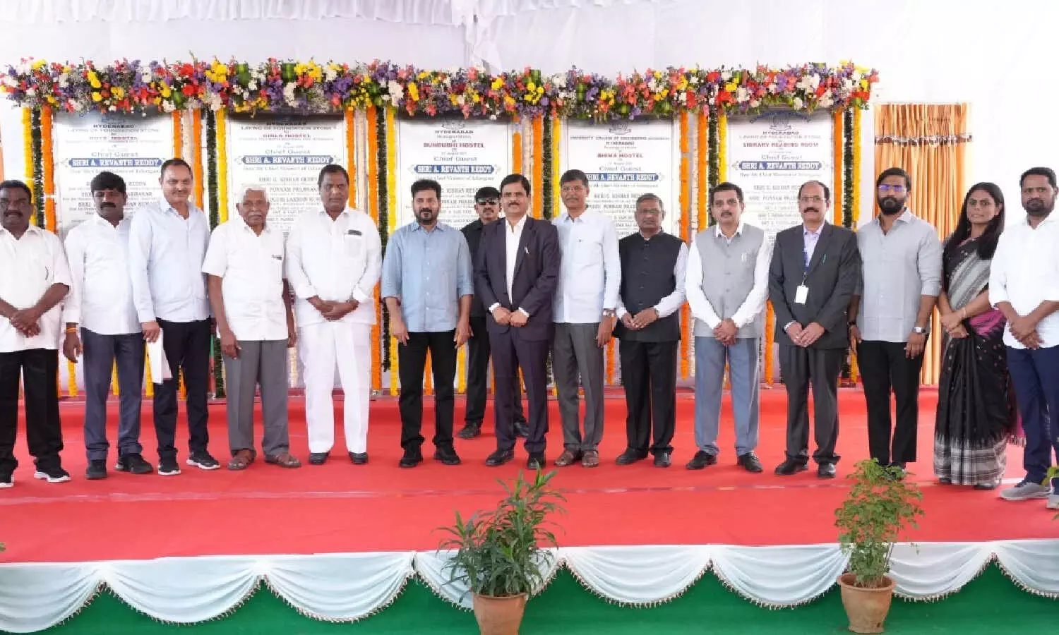Revanth Reddy first CM in 20 years to visit OU, vows Rs 1,000 crore for Oxford-level development Revanth Reddy first CM in 20 years to visit OU, vows Rs 1,000 crore for Oxford-level development