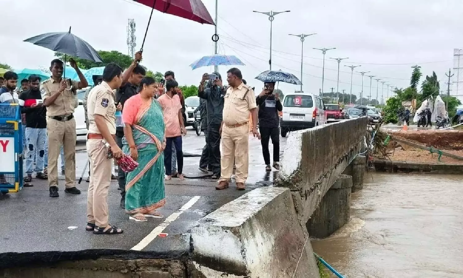 Monsoon havoc: Telangana needs Rs 1,157 crore to rebuild damaged roads Monsoon havoc: Telangana needs Rs 1,157 crore to rebuild damaged roads