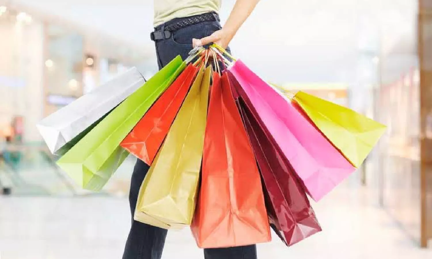 Festive season spending on the rise; experts advise budget-friendly shopping strategies Festive season spending on the rise; experts advise budget-friendly shopping strategies