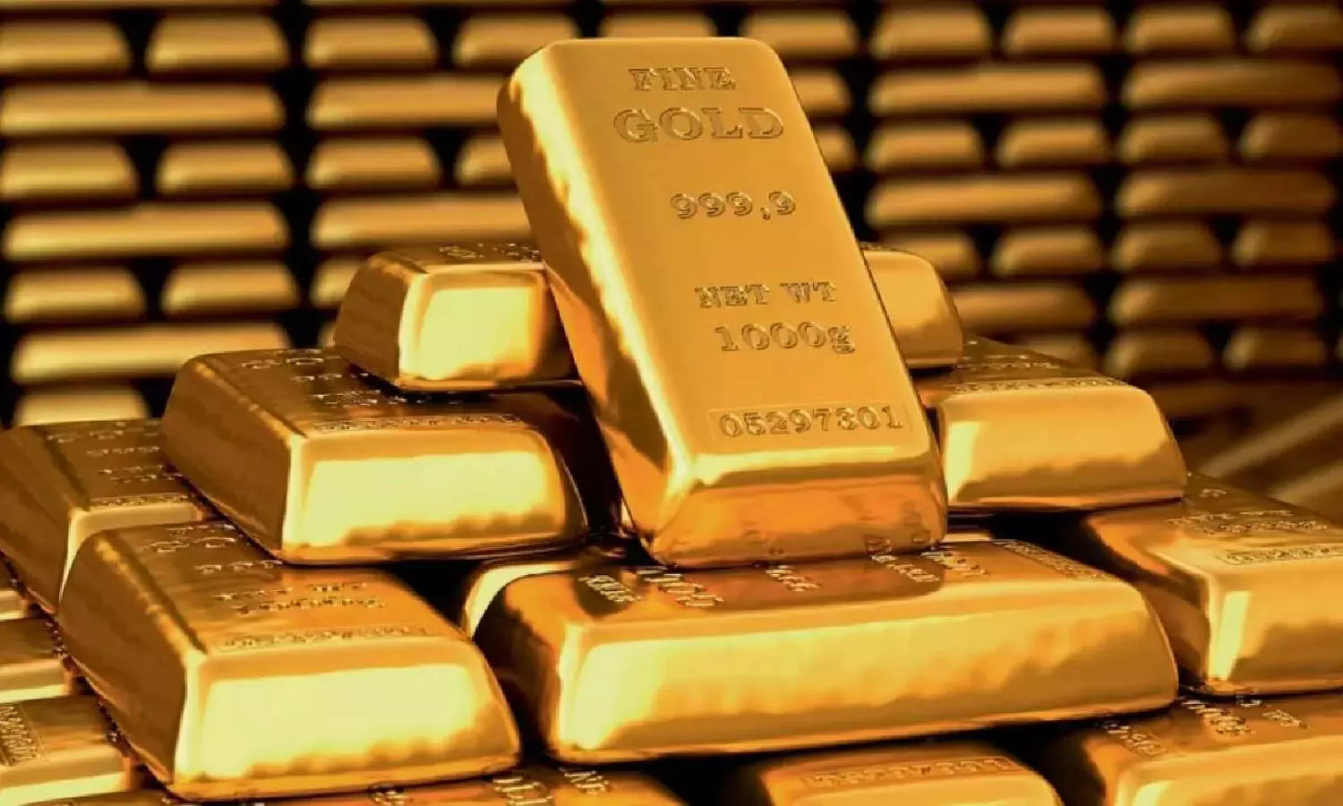 Gold prices hit record high of ₹1,05,600 per 10-gram; gains 34% this year Gold prices hit record high of ₹1,05,600 per 10-gram; gains 34% this year