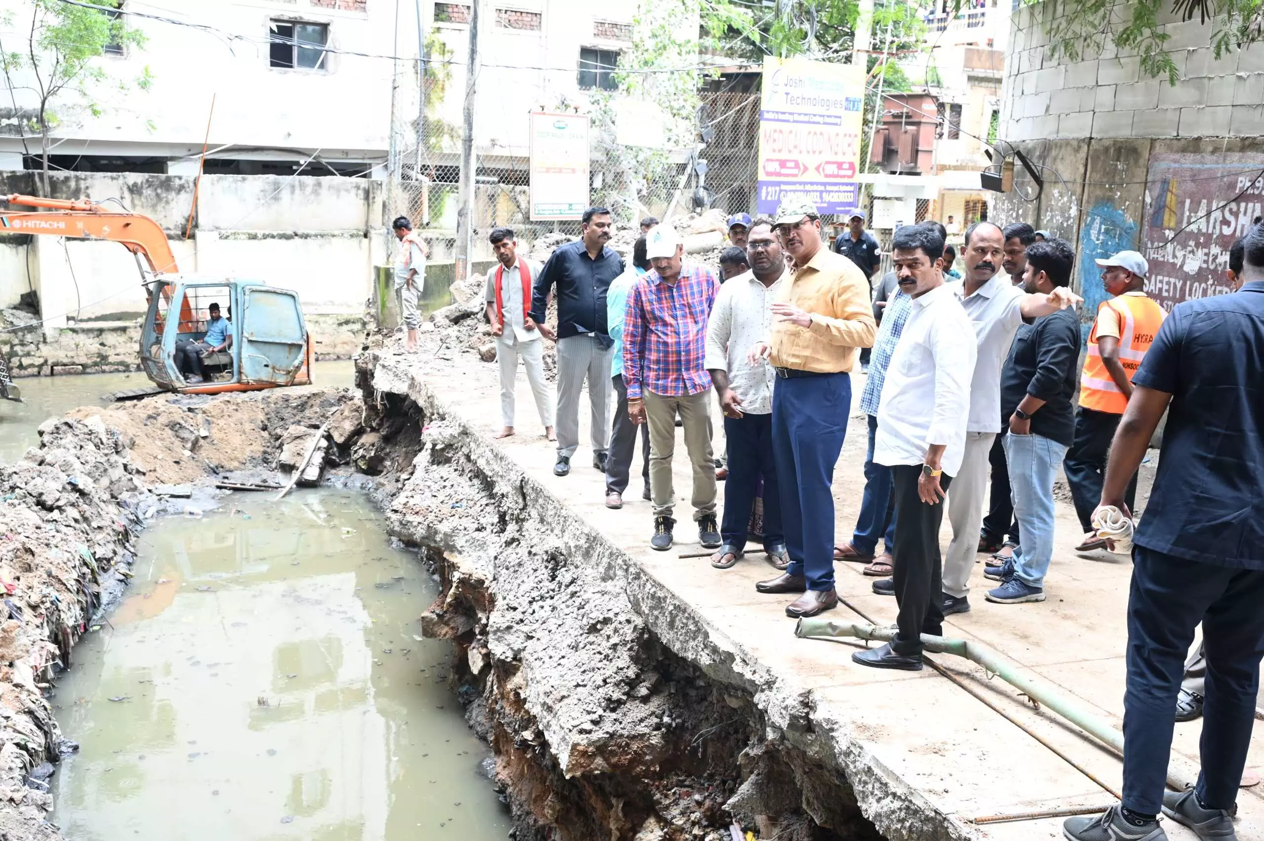 Hyderabad flood relief: HYDRAA clears blocked drains in Ameerpet, Krishnanagar Hyderabad flood relief: HYDRAA clears blocked drains in Ameerpet, Krishnanagar
