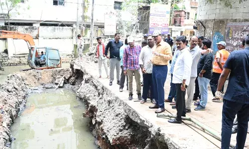 Hyderabad flood relief: HYDRAA clears blocked drains in Ameerpet, Krishnanagar