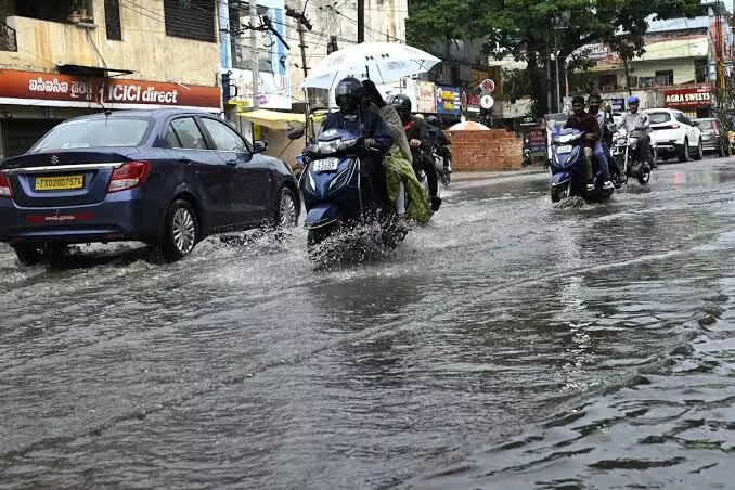 IMD issues heavy rainfall alert across Telangana for 48 hours IMD issues heavy rainfall alert across Telangana for 48 hours