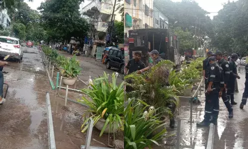 Traffic congestion eases in Madhuranagar after HYDRAA removes iron railings on drain